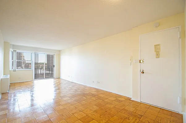 Rented by Rhona Realty | media 1