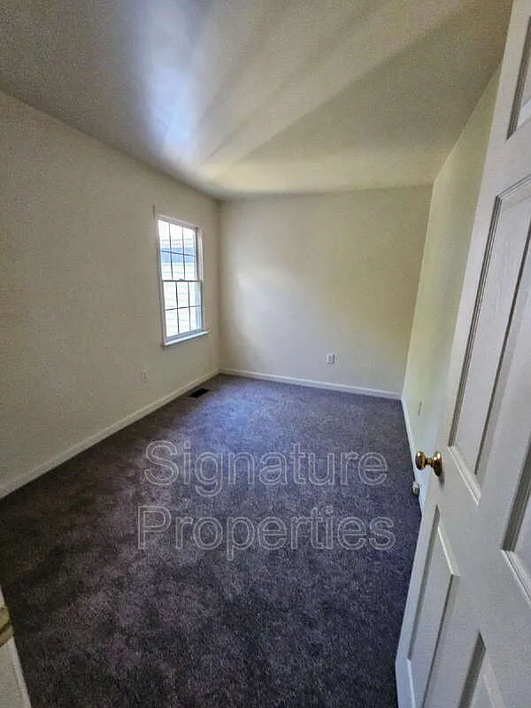 4 bed, 1.5 bath, 1688 sqft, $2,470 — Photo 3