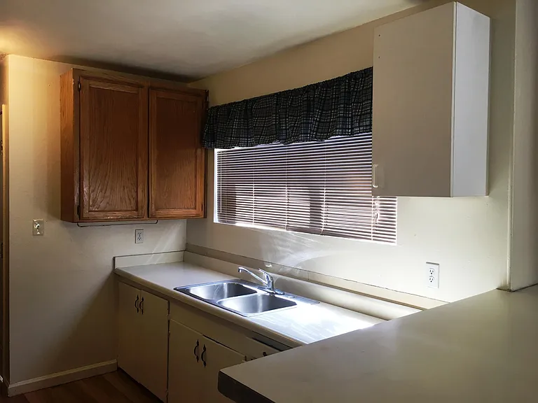 920 Olive St — Photo 6