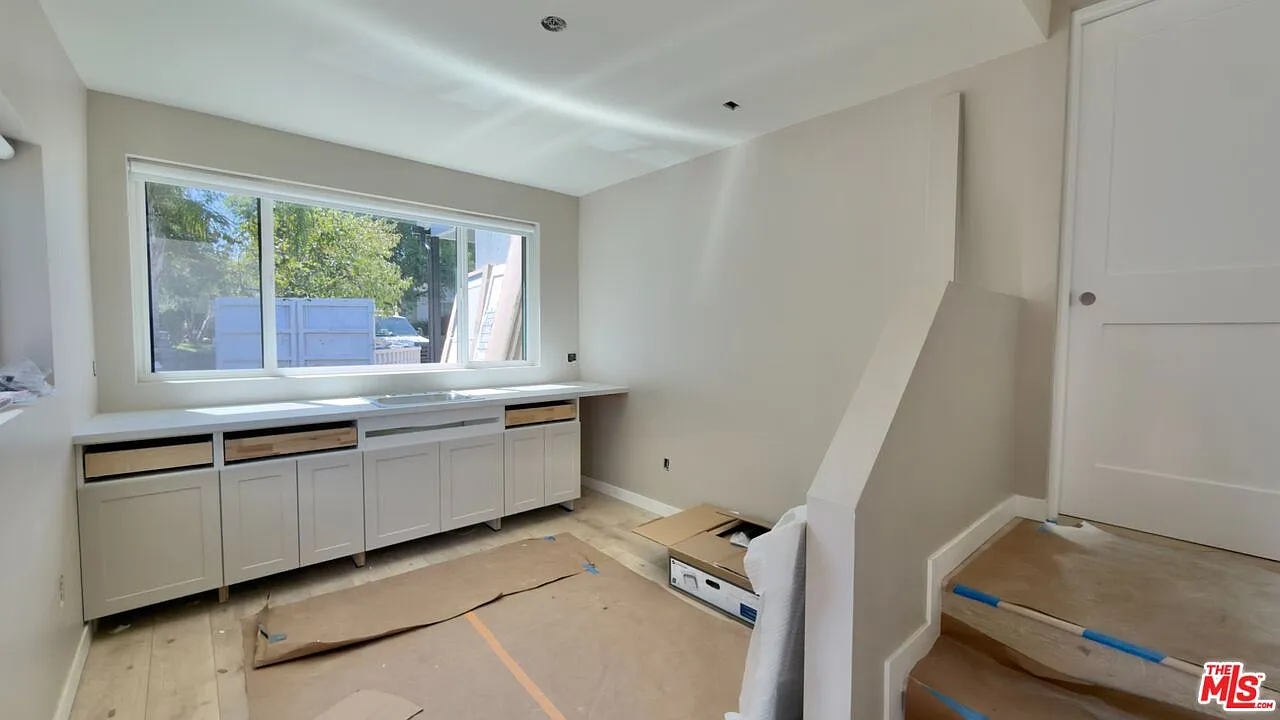 Studio, 1.0 bath, 300 sqft, $1,800 — Photo 2