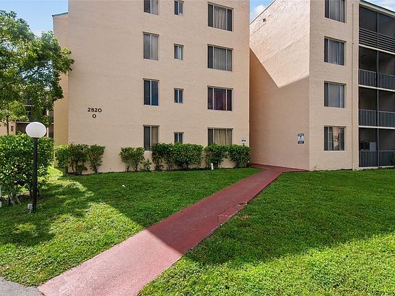 3rd image of 2820 Somerset Drive #305