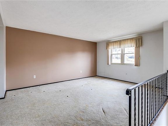 4th image of 2833 Stanley St