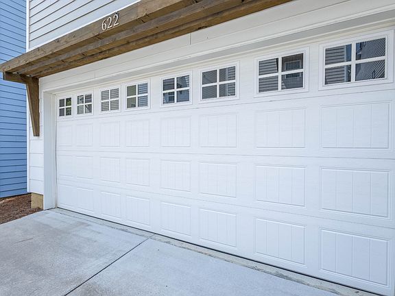 3rd image of 622 Parkvue Place Dr