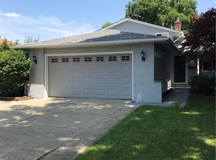 4369 Sky Lane Dr, Cleveland, OH 44109