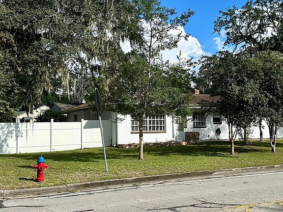 Privacy Fenced Side Yard