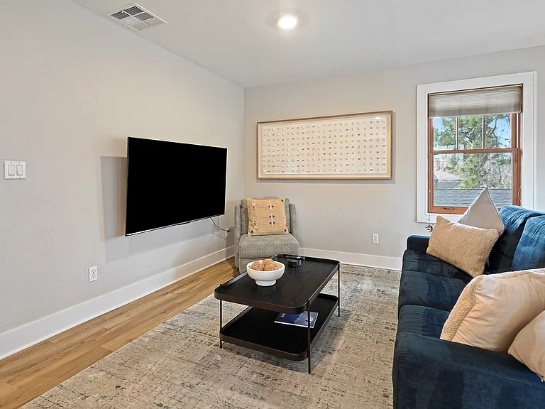 523 NW Colorado Ave #200 — Photo 7