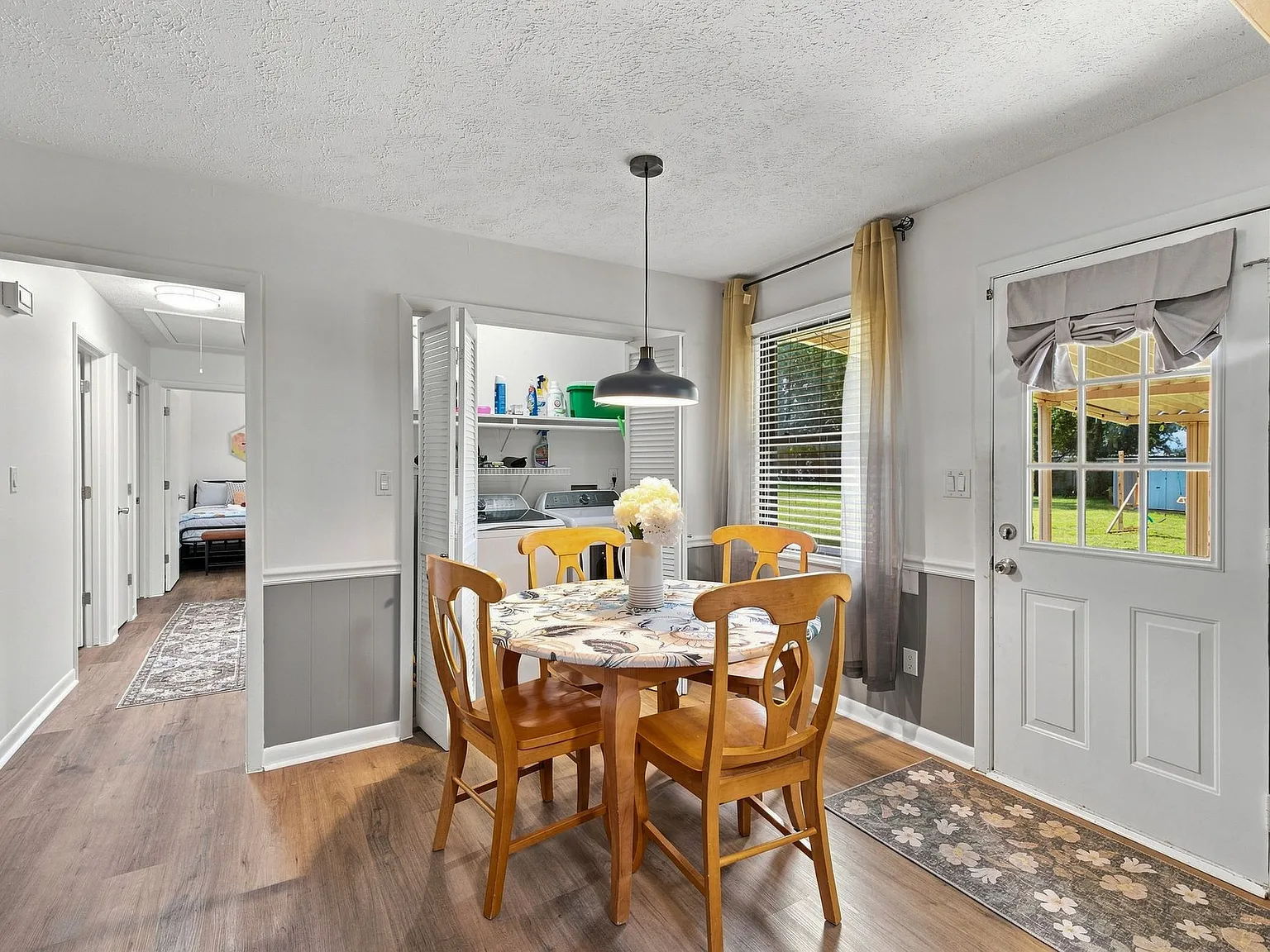 3 bed, 1.5 bath, 1200 sqft, $3,600 — Photo 3