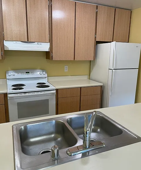 1665 Russell Ave — Photo 5
