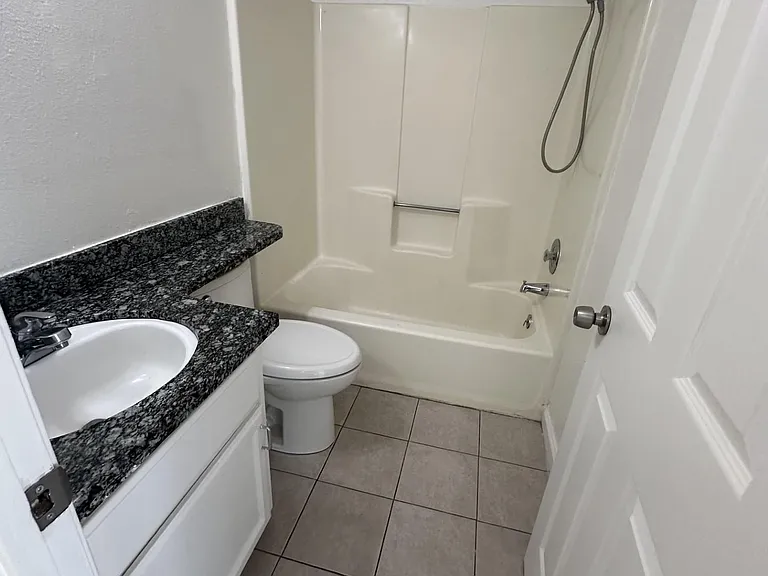 1821 Hill Ave #2 — Photo 9