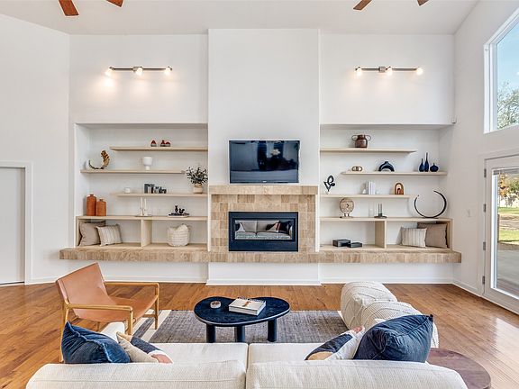3rd image of 8702 San Fernando Way