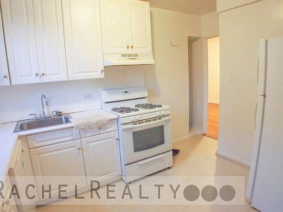 2nd image of 3950 Blackstone Ave APT 2c