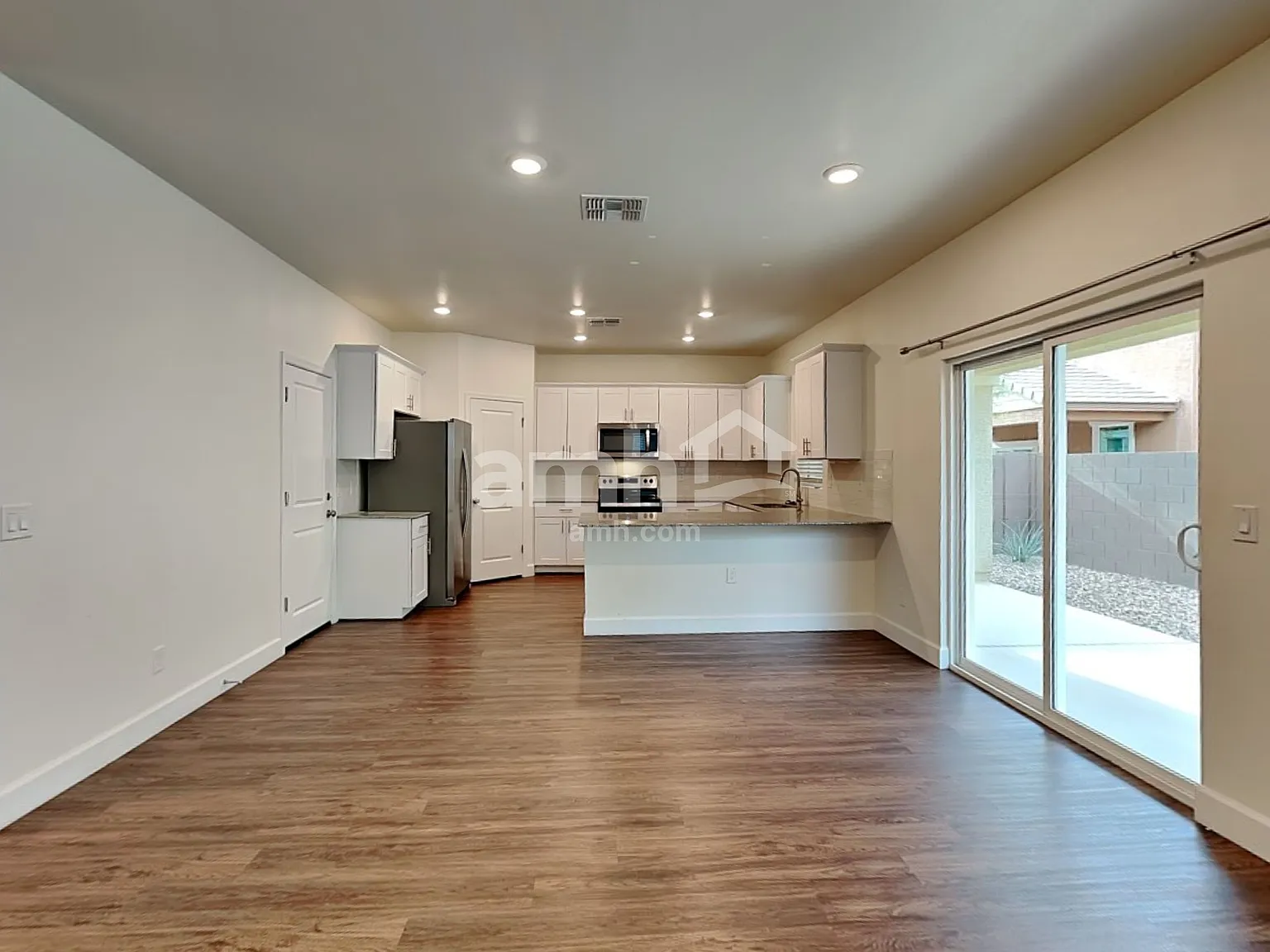 4 bed, 2.5 bath, 1891 sqft, $2,645 — Photo 4