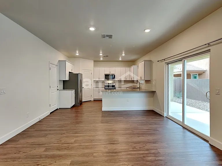 678 W Laredo Ave — Photo 4