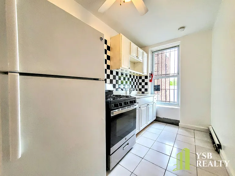 253 Vernon Ave #4 — Photo 4