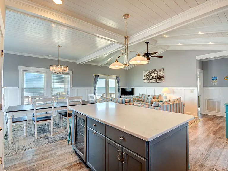 1526 S Shore Dr — Photo 8