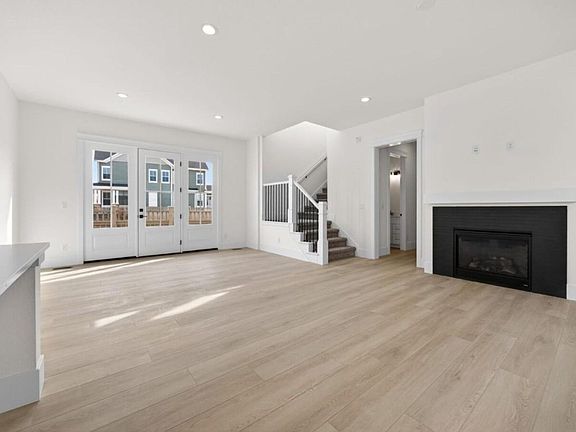 5th image of 238 Westerly Blvd