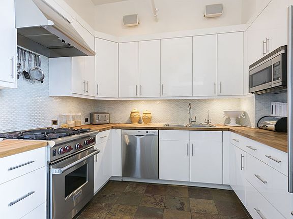 3rd image of 61 E 11th St Unit Penthouse