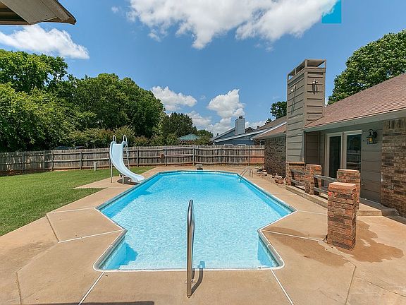 5th image of 11521 Cedar Valley Dr