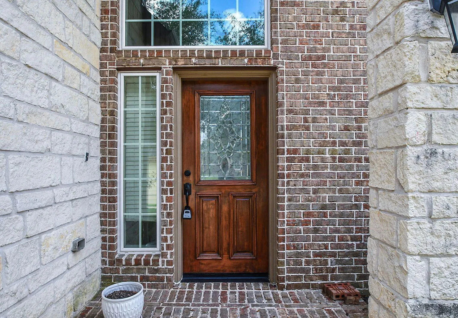 4 bed, 3.5 bath, 3650 sqft, $3,195 — Photo 2