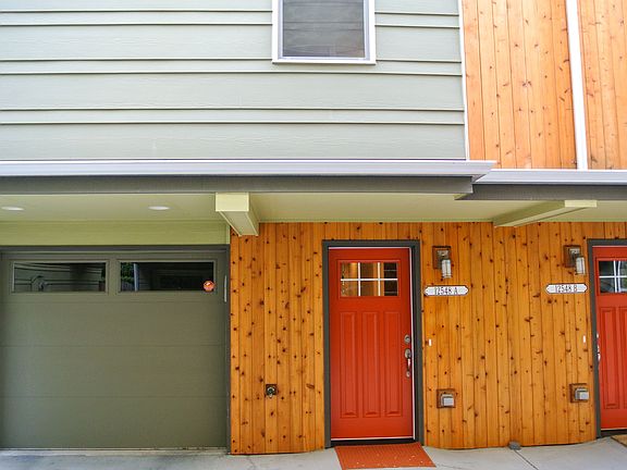 Like new, modern home