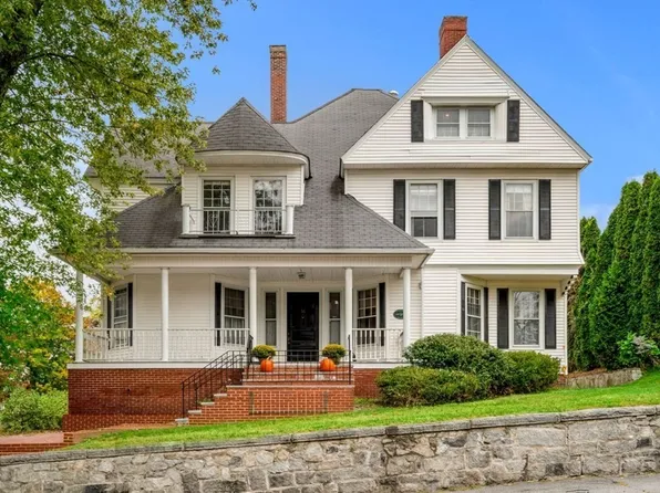 56 Fairmount St, Lowell, MA 01852