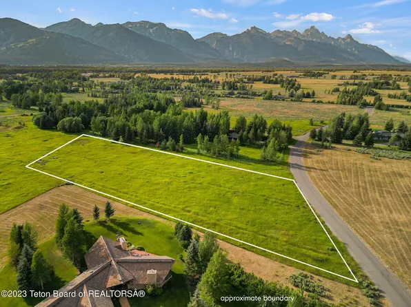 270 Huckleberry Dr, Jackson, WY 83001