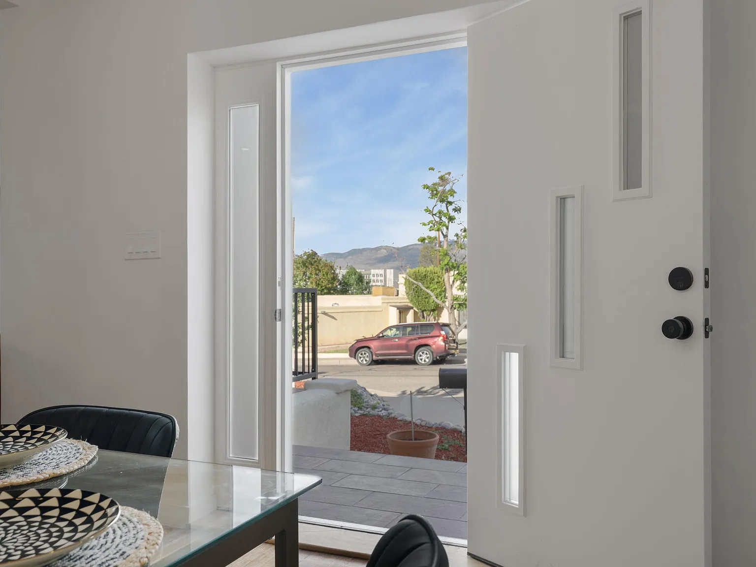 4 bed, 3.0 bath, 1993 sqft, $3,500 — Photo 3