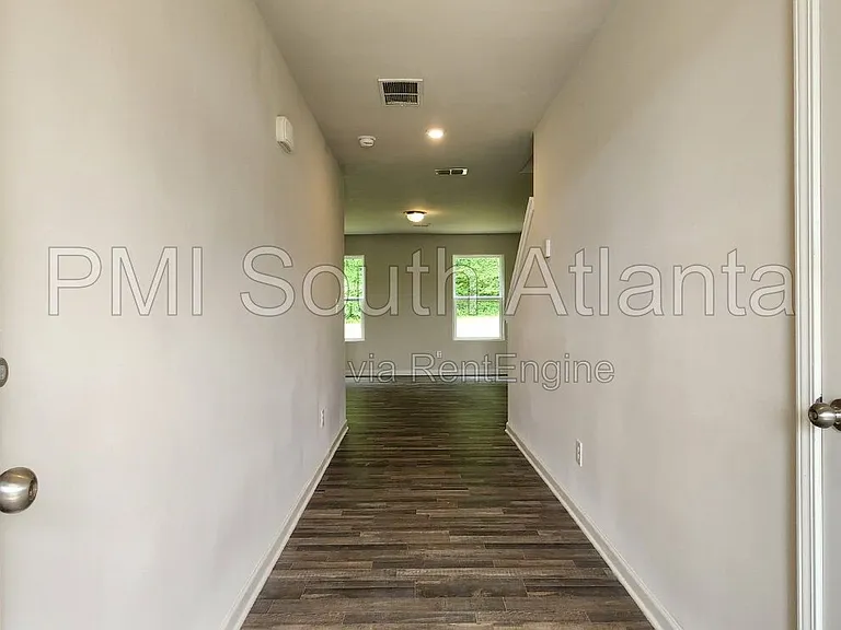 116 Dogwood Ln — Photo 3