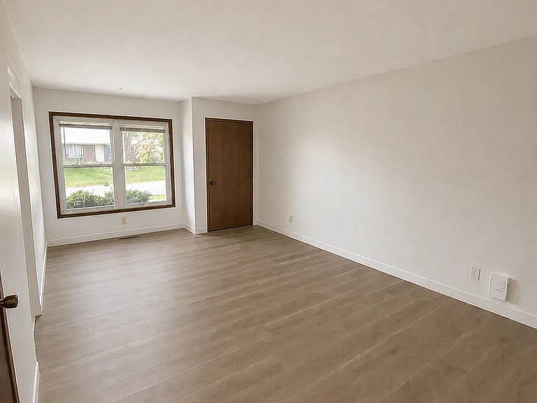 426 Jeffrey Ln — Photo 2