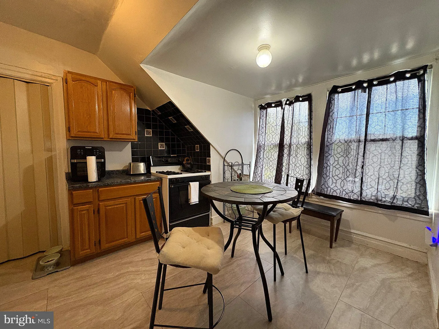 1 bed, 1.0 bath, 950 sqft, $1,200 — Photo 4