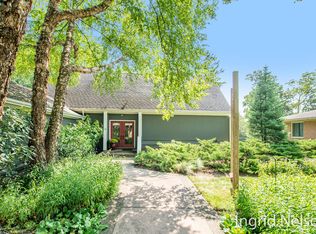 2122 Romence Dr NE, Grand Rapids, MI 49503
