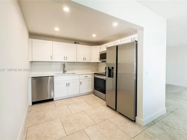 382 E Wellington Dr #382-K, West Palm Beach, FL 33417