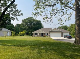 2216 W Dupont Rd, Fort Wayne, IN 46818