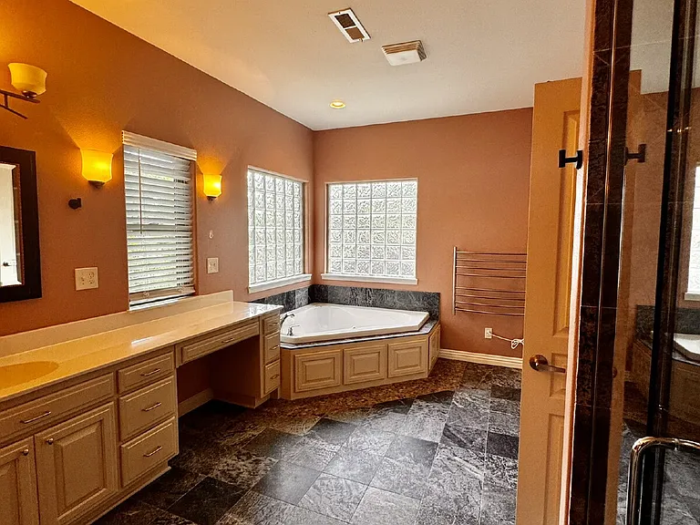 723 Lakeview Dr — Photo 17