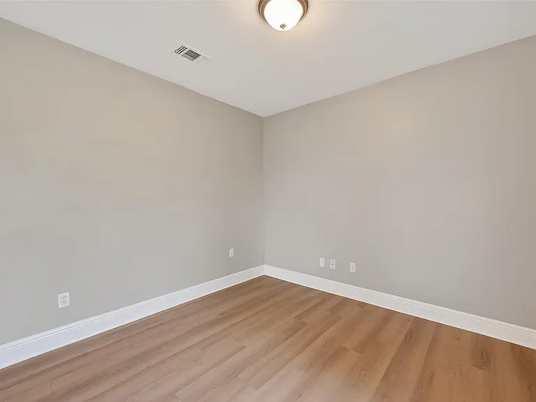 2446 Mayview Dr — Photo 7