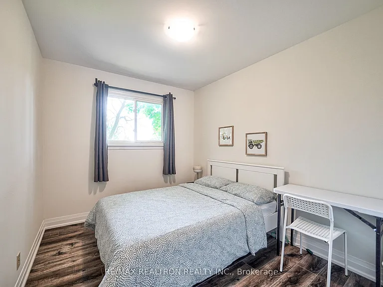 50 Axsmith Cres — Photo 34