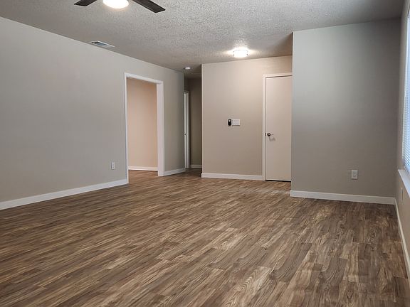 3rd image of 9425 Emerald Vista Dr