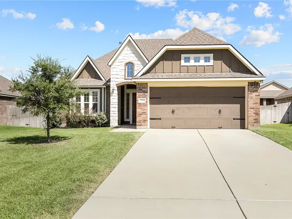 7414 Masters Dr, Navasota, TX 77868