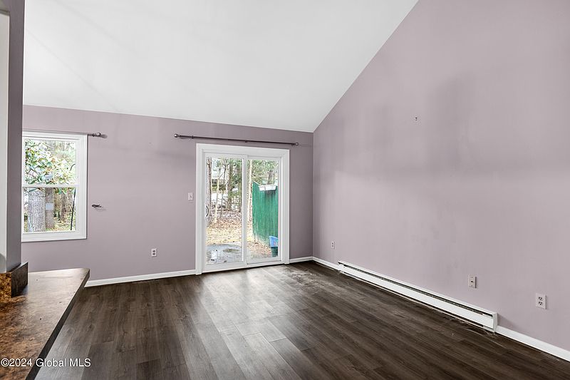 4th image of 3023 Squire Boulevard