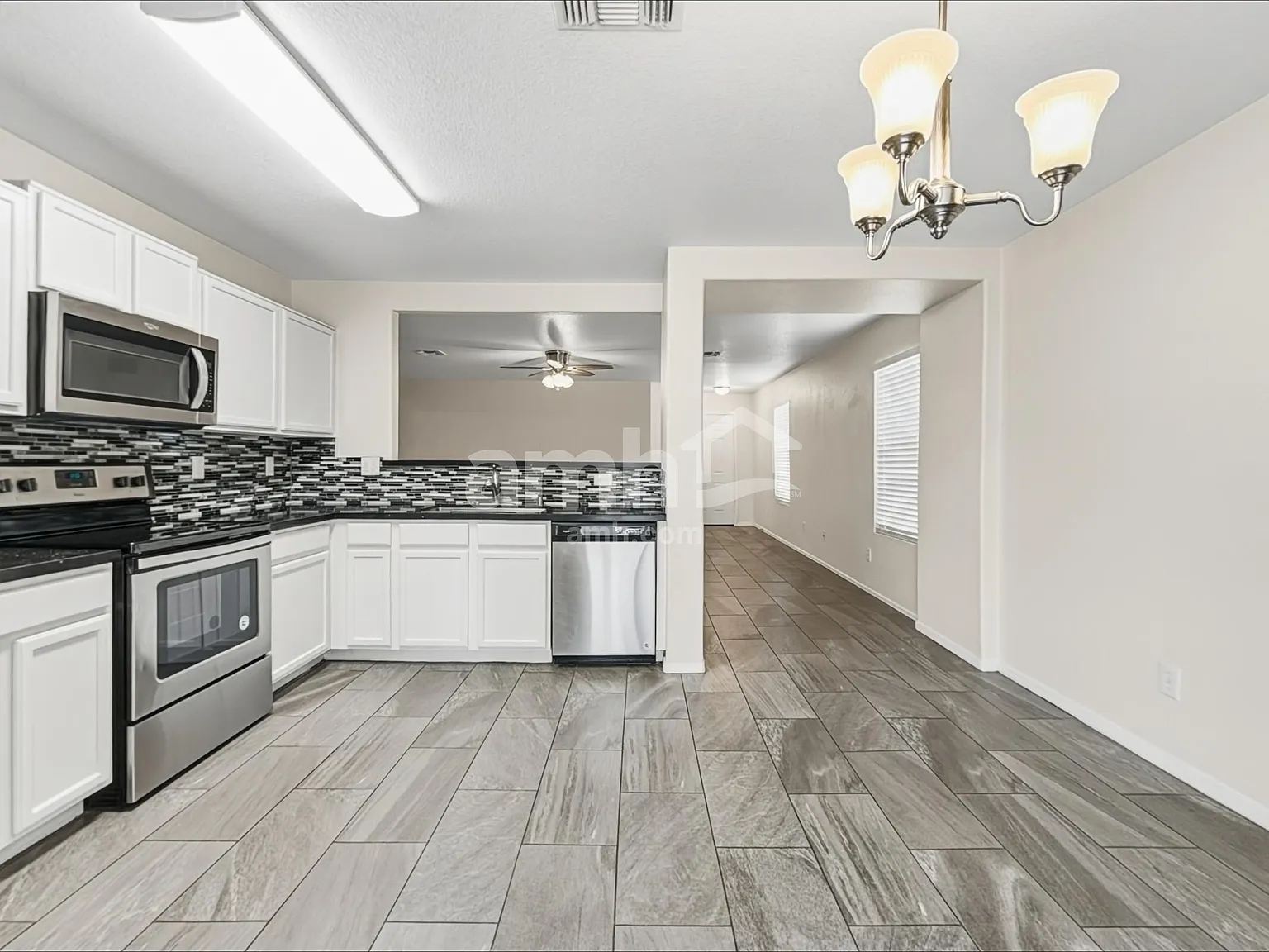 4 bed, 2.0 bath, 1524 sqft, $2,340 — Photo 4