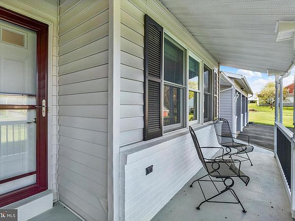 3rd image of 260 Summer Hill Rd