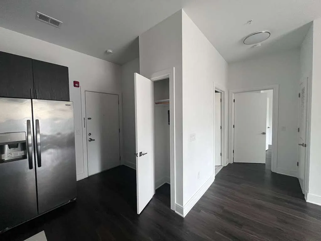 1 bed, 676 sqft, $2,000 — Photo 3