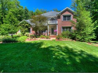9770 Weathertop Ln, Chagrin Falls, OH 44023