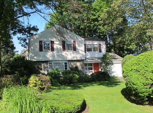 70 Westminster Rd, Great Neck, NY 11020