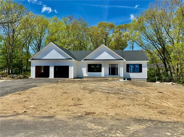 8 Pico Cir, Johnston, RI 02919
