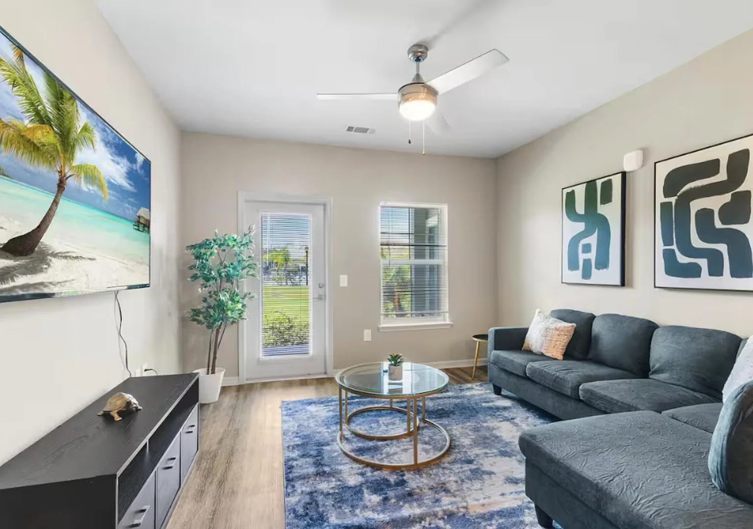 Luxe 1st Flr Condo: Dive, Rest, Explore. — Photo 1