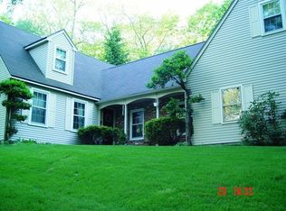 15 Beacon Hill Rd, Middlebury, CT 06762