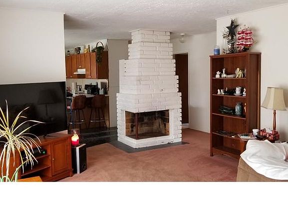 5th image of 92 Chaucer Dr