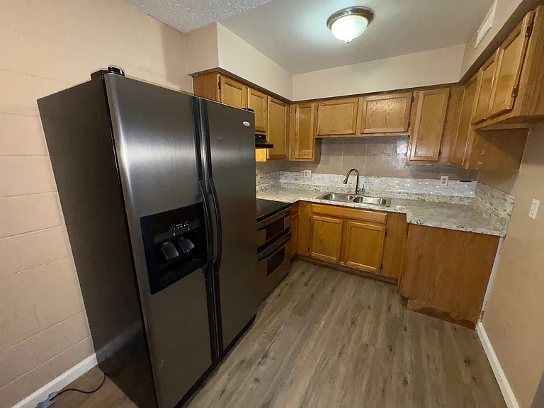 615 S Royal Crest Cir #11 — Photo 7