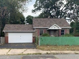 50 Calvert Ave, Commack, NY 11725